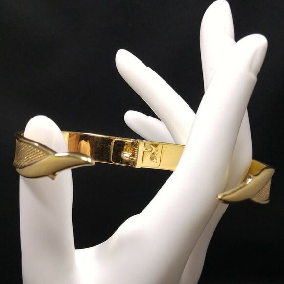 Vintage MONET Gold Plated Textured Hinged Cuff Style Bracelet, 6 1/2 Inches - Picture 6 of 11